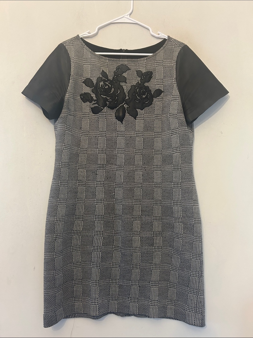 St John Collection Black White plaid Leather flowers and short sleeves Sz 12 EUC